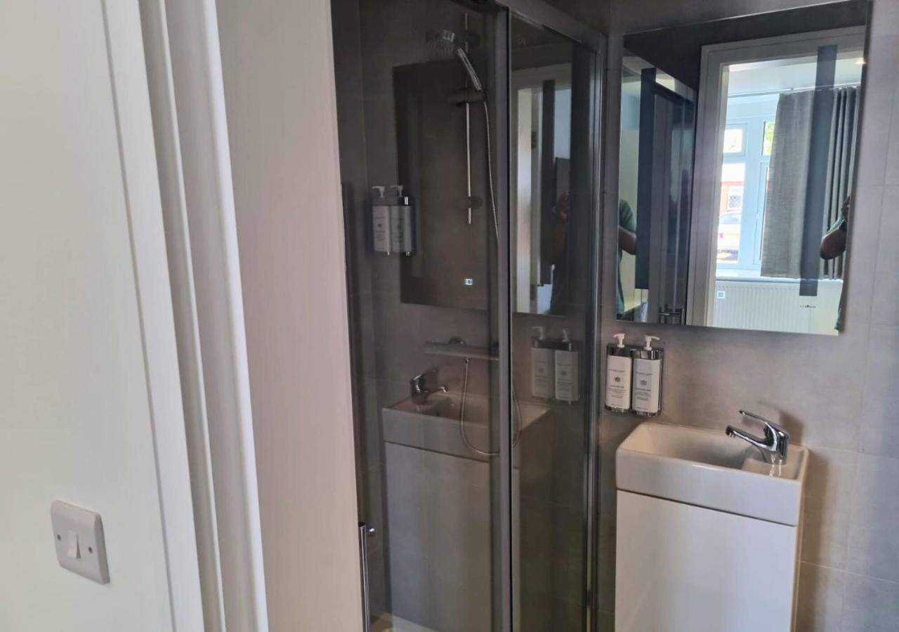 The Coppice Apartment Уотфорд Екстериор снимка
