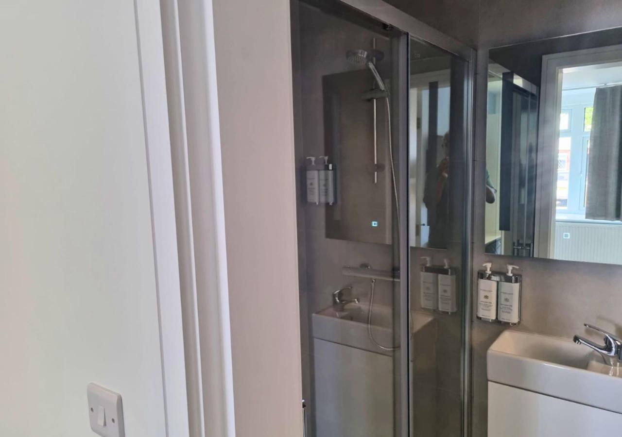 The Coppice Apartment Уотфорд Екстериор снимка